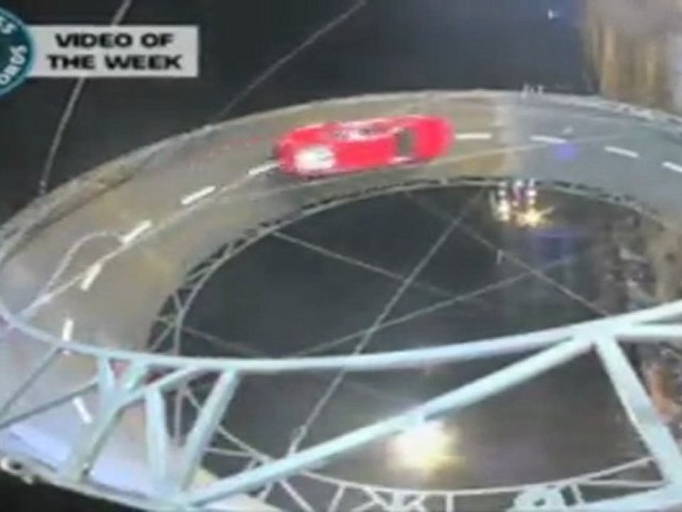 Un Chinois bat le record du plus long looping en voiture