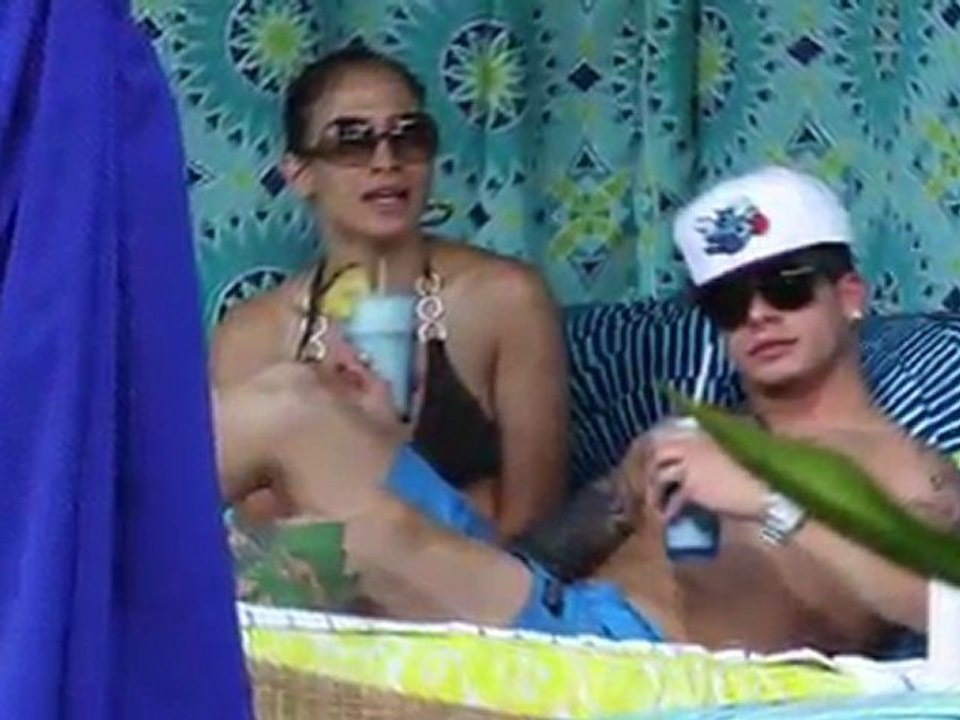 Why is Jennifer Lopez Dating Casper Smart?