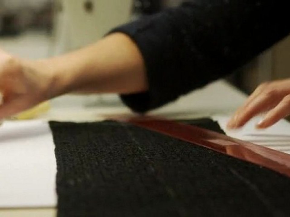 Les secrets de fabrication de la veste noire Chanel