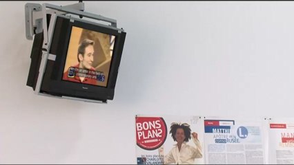 Matthieu Laurette, Mobile Information Stand for Moneyback Products (International Version), 1999 | Parole d'artistes