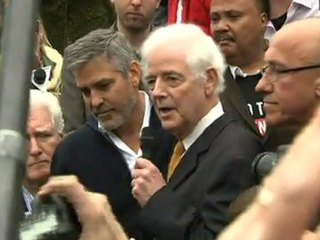 George Clooney and father Nick talk to crowd before arrest