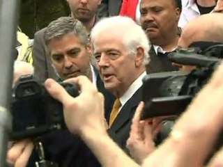 George Clooney and father Nick talk to crowd before arrest