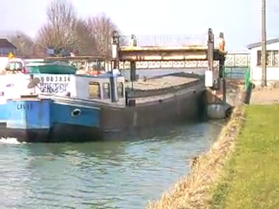 PENICHE DU COTE DE LUZY SUR MARNE