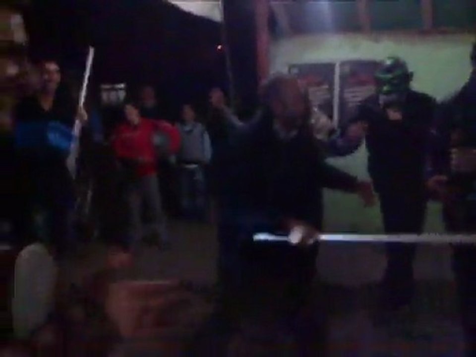 HAKVEYİS KÖYÜ KOSA KOSA ÇETİN URLUN UN DÜKKAN ÖNÜ