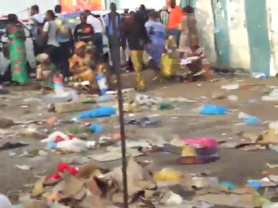 GABON:DETOUR A LA GARE ROUTIÈRE