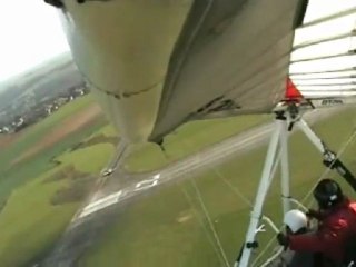 ulm pendulaire dans le ciel de paris, coulommier, http://le-sage-coyote.over-blog.com/