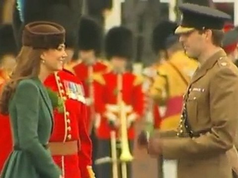 Kate presents shamrock to Irish Guards