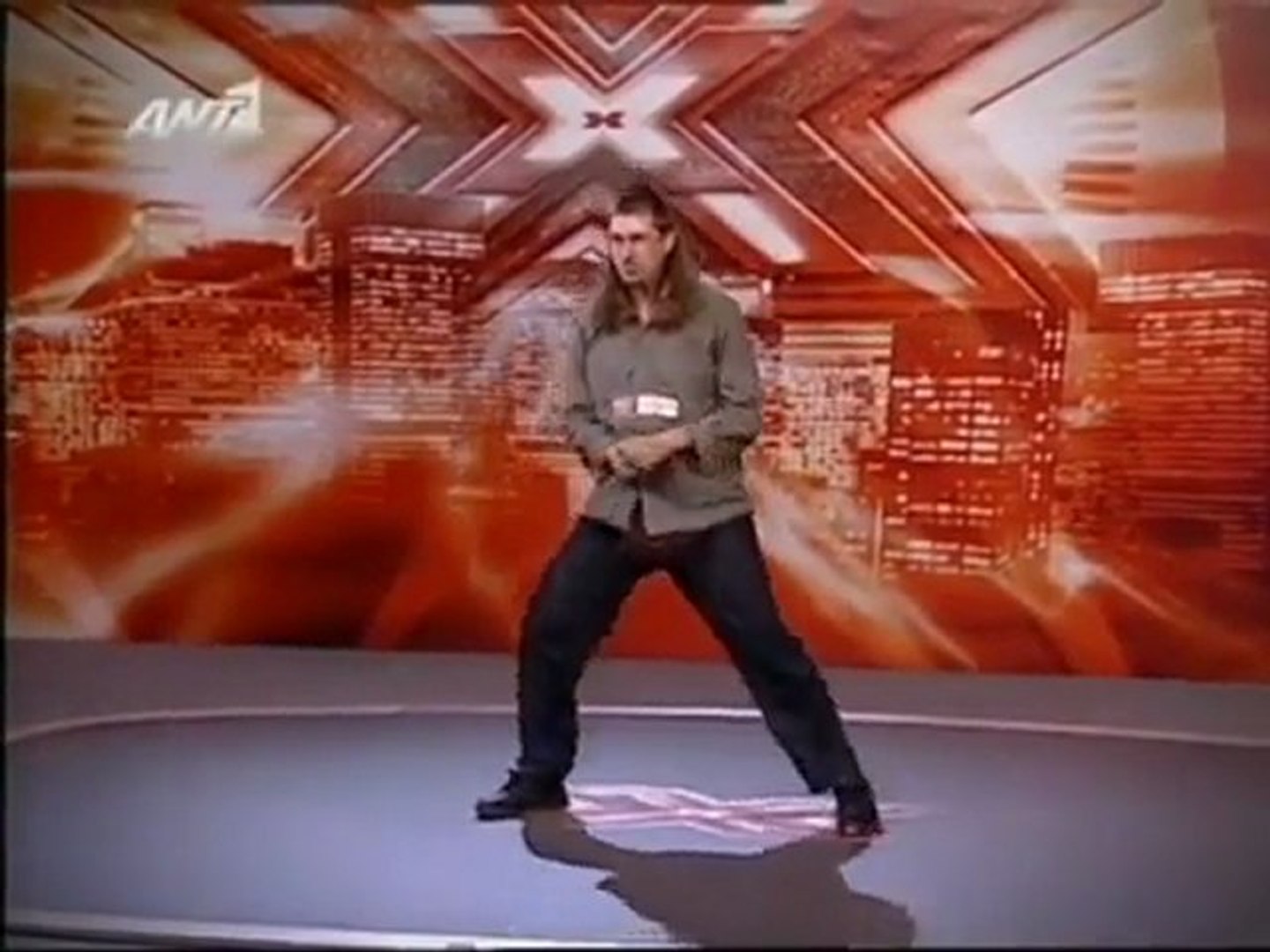 Evaggelos Giouroukis-o sakis rouvas tou pirea ksana sto x-factor! - video  Dailymotion