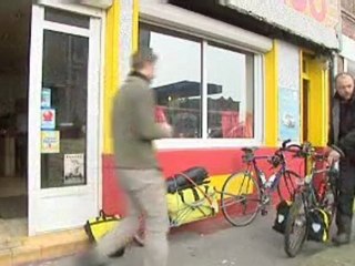 Dieppe : deux journalistes à vélo font leur carnet de campagne