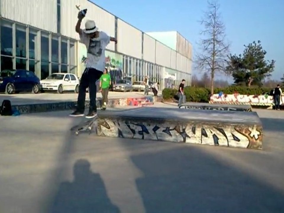 Tricks test session 1 15/03/2012 [Lille - Skate - Street - Hall de glisse - Graff]