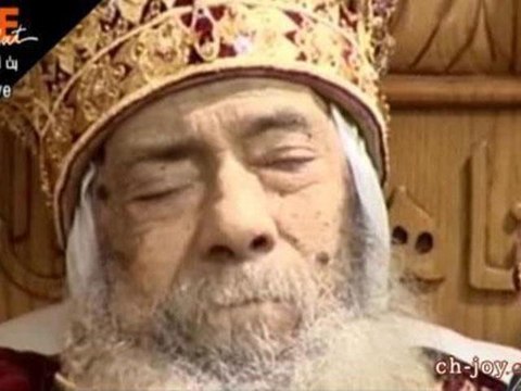 Le Corps du Pape Shenouda III dans la cathédrale du Caire