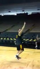 Incroyable tir de basket de dos