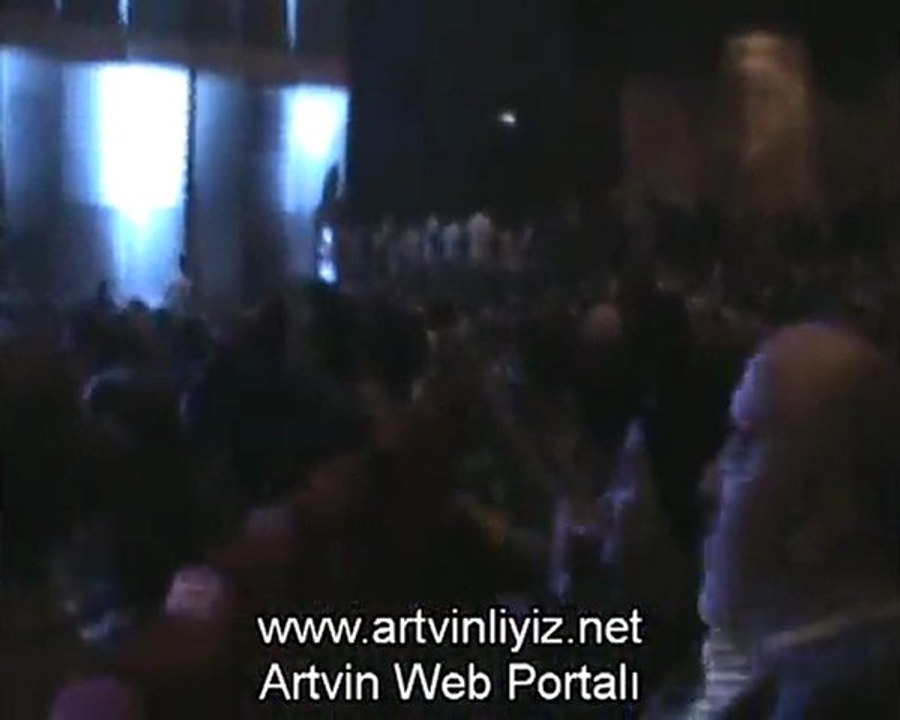 Niyazi Koyuncu-Seni Alan Uşağın Canlı Performans/www.artvinliyiz.net