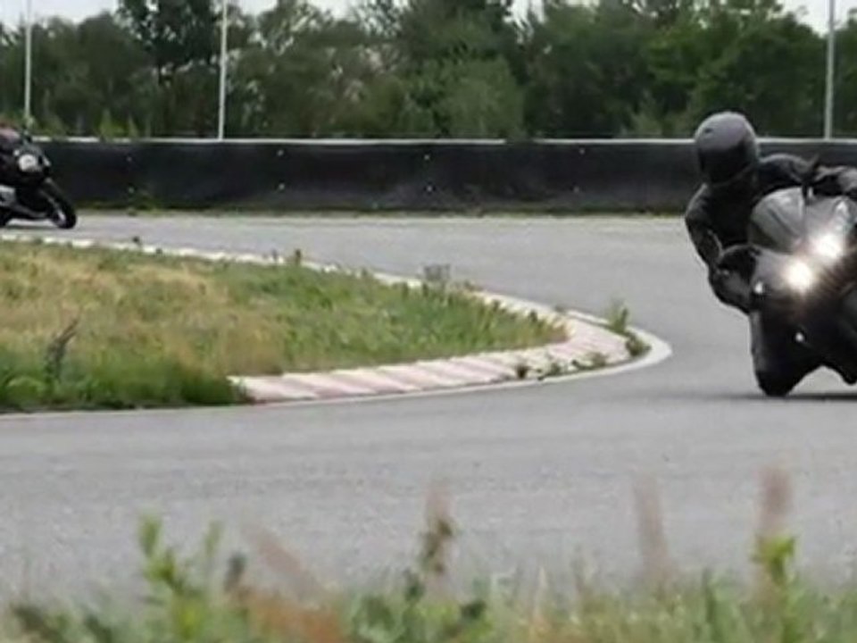 Yamaha R1 Saison 2011 part 1