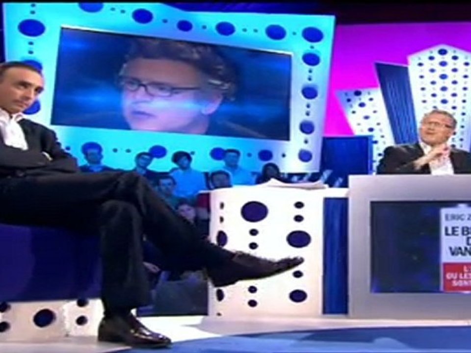 Onfray apprécie Zemmour (Onpc - 17.03.12)