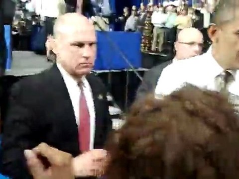 Obama répond en langue des signes à un sourd