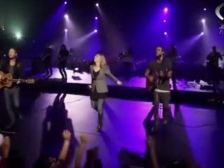 Hillsong - Dios es Poderoso (Lirycs)