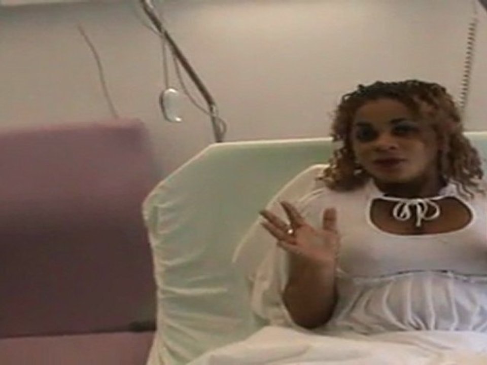 La poetesse Nathy Ebriet remercie son gynecologue Dr Marzouk Gerard clinique Ste Thérèse 17e