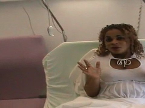 La poetesse Nathy Ebriet remercie son gynecologue Dr Marzouk Gerard clinique Ste Thérèse 17e