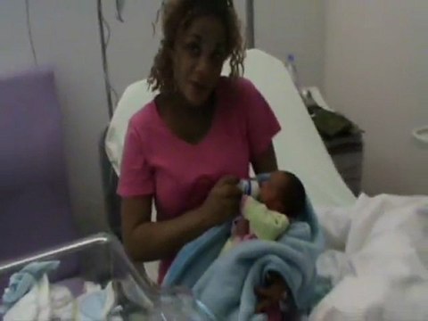 La poetesse Nathy Ebriet vous présente son fils né le 28 12 11 Paris