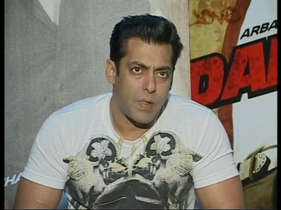 Salman Khan's Cracks Double Meaning Jokes - Bol...