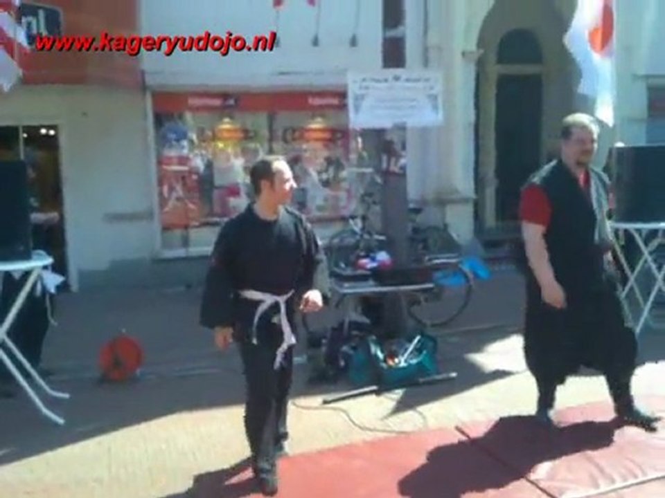 Werpsterren! Demo in vechtsport: Sensei Titus Jansen (vechtsport Winschoten)