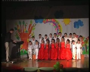 İpekböceği Anaokulu 2008-2009 Müsamere Koro-1
