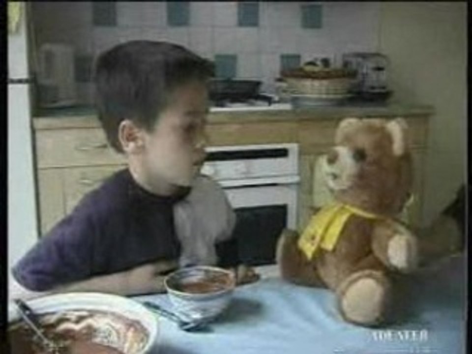 Grumly L'ours qui fait des blagues