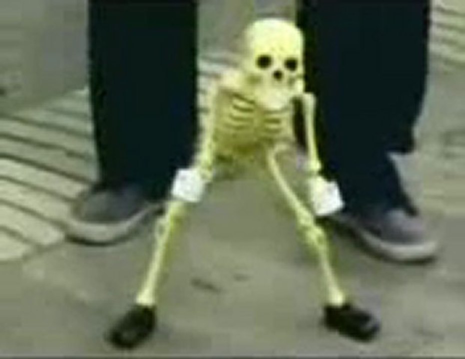 iskelet halay çekiyor mutlaka izlemelisiniz