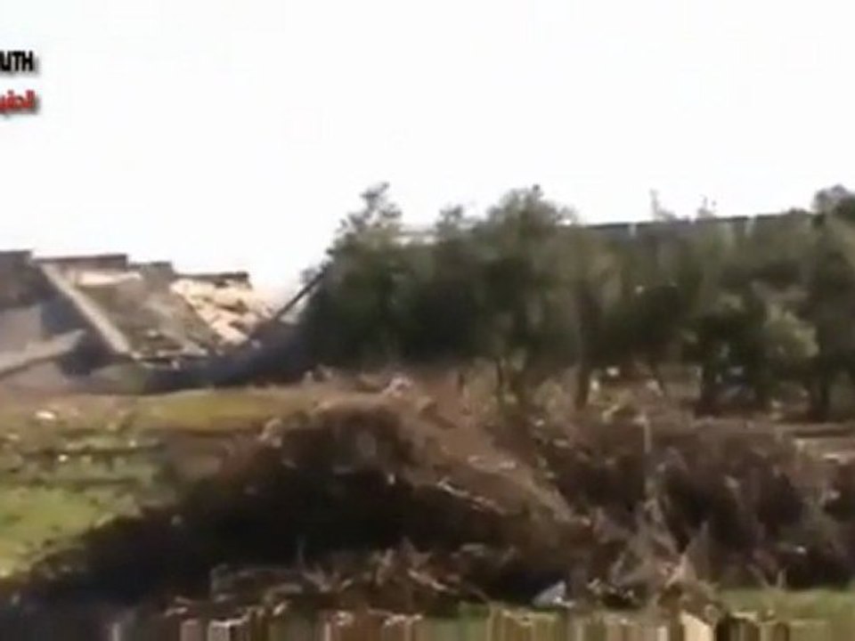 الجيش الكر يبتنى تفجير جسر وقطع الطريق الدولي