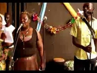 Troupe de percussionnistes non voyant dirigée pas Marius GNONKA séquence 5