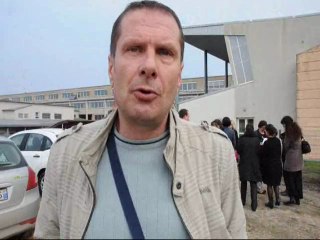 Des profs bloquent le chantier de construction de l'Interant d'Excellence de Montceau-les-Mines (20/03/12)