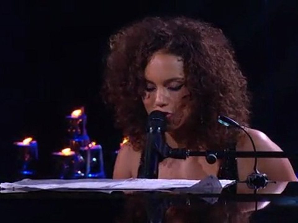 Alicia Keys - Girlfriend (Piano & I: AOL Sessions 1)