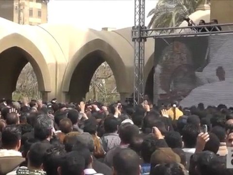 Funérailles du Pape Shenouda III à l’extérieur de la Cathédrale (Al Ahram)