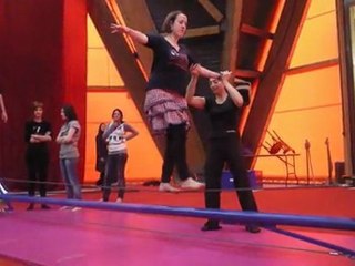 Libertés de séjour : atelier funambulisme et acrobatie au Channel
