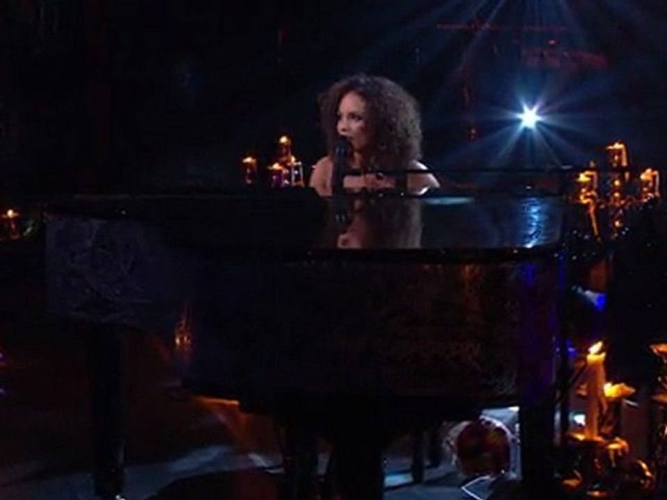 Alicia Keys - You Don't Know My Name (Piano & I: AOL Sessions 1)