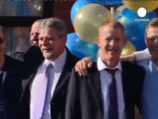 12 conductores británicos aparcan el autobús gracias...