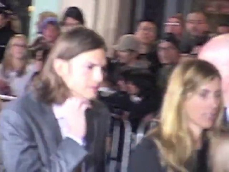Ashton kutcher fliegt ins all