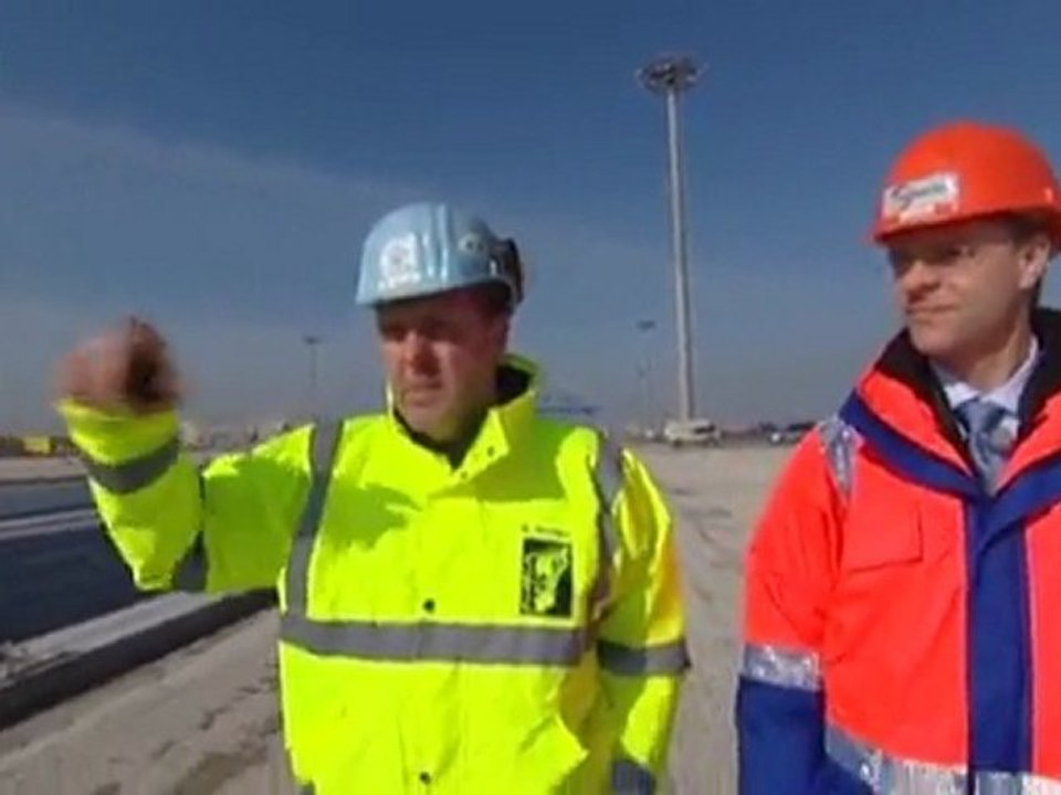 Giants on the move - cranes for wilhelmshaven | made in germany