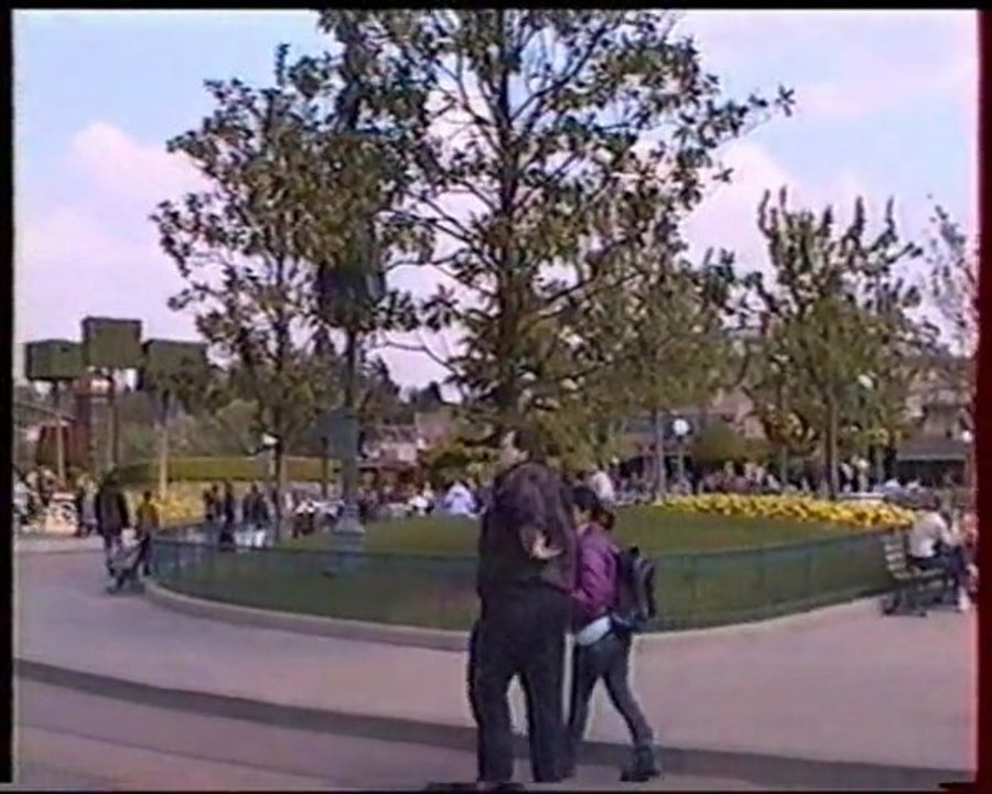 Central plazza 2002.