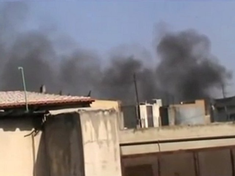 فري برس حمص قصف عنيف على الخالدية  واحتراق البيوت20 3 2012 ج1