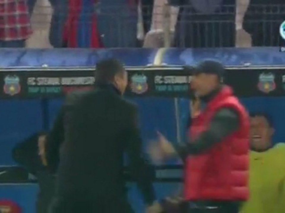 Bóng Ðá _ Paul Parvulescu d-t di-m theo ki-u -Lá vàng roi-