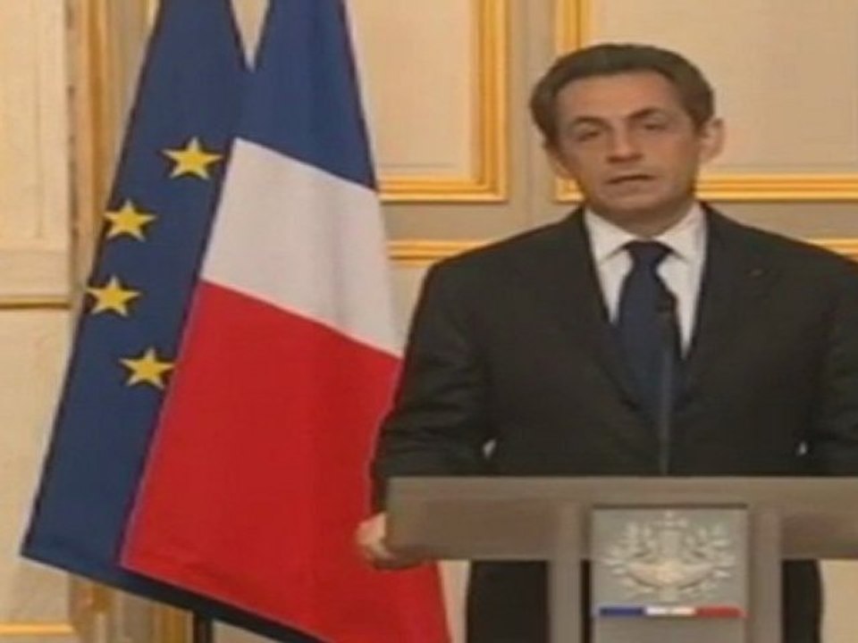 Nicolas Sarkozy se pose en garant de l'unité nationale