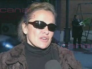 Ángeles Martín, rota de dolor por Paco Valladares