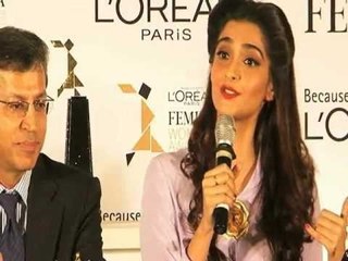 Sonam Kapoor At 'L'Oreal Paris Femina Women Award 2012'