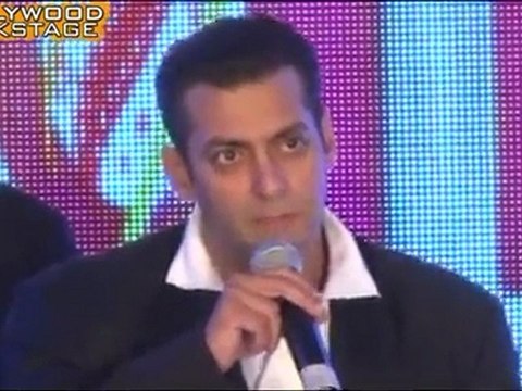 Salman Khan causes TRAFFIC JAM
