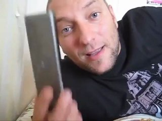 Парень прикольно имитирует кавказский акцент