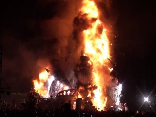 Скачать видео: Fallas 2012 Cremà Nou Campanar