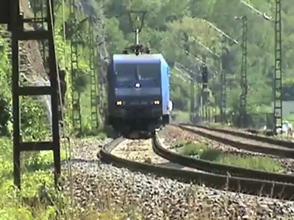Züge südlich der Loreley, Alpha Trains-Crossrail 145, 152, 151, 3x 185, 2x 143, 460, 427