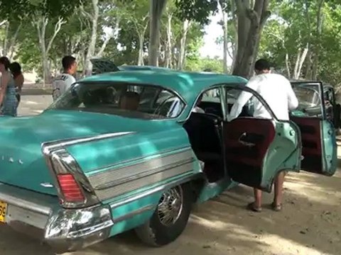 Sejour salsa juillet carnaval 2012 tout le monde repart e a lage avec nos superbes taxi americains ds années 30.Depaysement assuré avec dansacuba.com